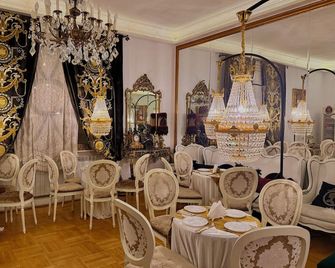 Conacul Coroanei Luxury Boutique - Bucarest