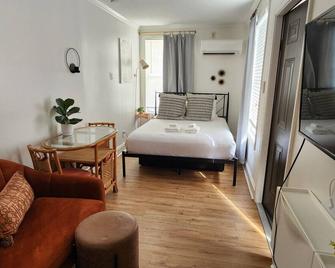 W. Cola Mini Pad -Tiny House - West Columbia - Bedroom