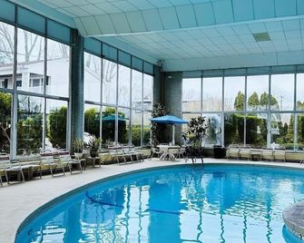 Shoreway Acres Inn & Cape Cod Lodging - Falmouth - Piscina