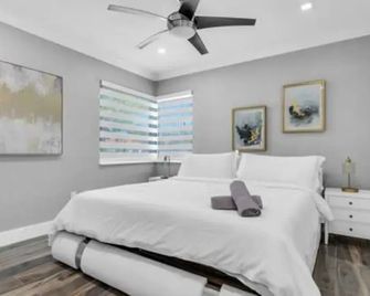 600 SW 31st Ave Pool Patio 4 Queen Beds Sleep 8 Parking - Miami