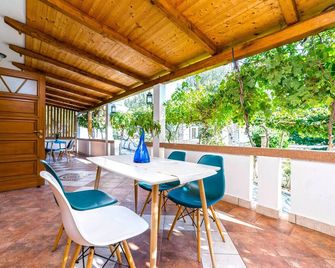 One bedroom apartment with terrace Mandre, Pag (A-24492-a) - Kolan - Balcony