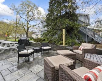 Cute and Cozy Cape in the Heart of Ogunquit Center - Ogunquit - Patio