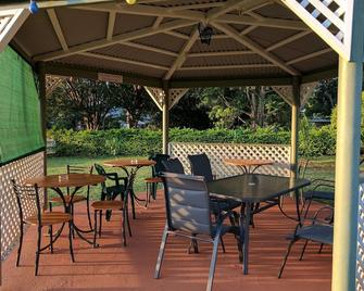 Yungaburra Park Motel - Yungaburra - Innenhof
