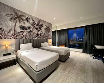 The Hans Hotel - Hubli - Bedroom