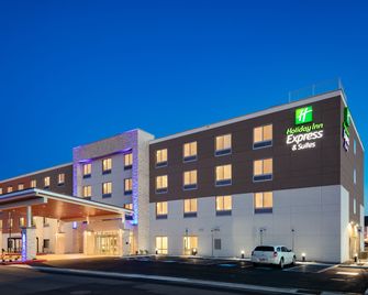 Holiday Inn Express & Suites Medford By IHG - Medford - Edificio
