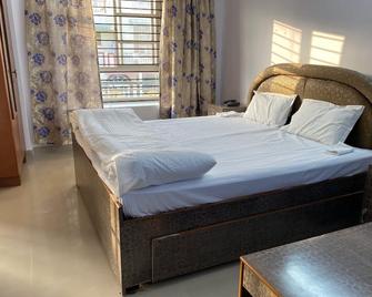 Hill View Homestay - Bhopal - Bedroom