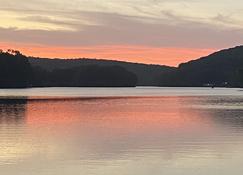 Lakeside Cottage Overhanging The Water, Beautiful Window Views Across The Lake - Ledyard