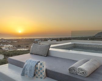 Onyx Hotel & Suites - Karterados - Balcony