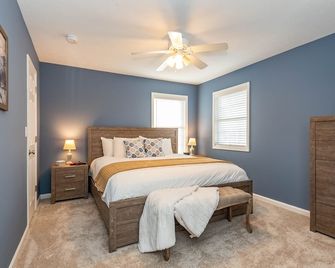 Hoosier Happiness, Too! 3 Bedroom Suites Near Iu & Downtown - Bloomington - Bedroom