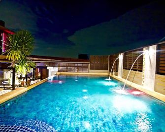 Eurna Resort Hotel - בנגקוק - בריכה
