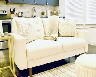 Houston Luxury Studio II - Houston - Living room