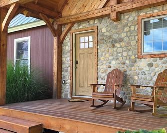 Newly constructed Timber Frame home on 7 acres only 4.5 miles from Dreams Park! - Cooperstown - Innenhof