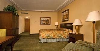University Square Hotel - Fresno - Bedroom