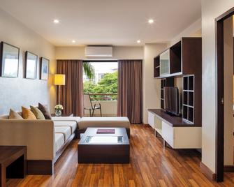 那婆特大酒店 - 清邁 - 客廳