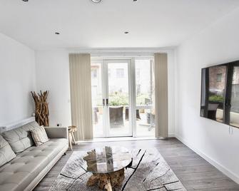 3 Bed Luxury House Beckton London - London - Living room