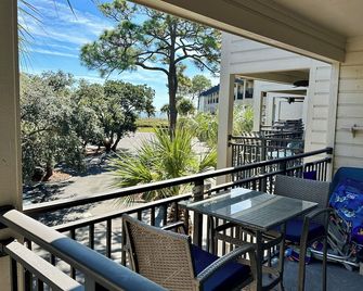 Feelin Tip'Sea-Oceanview Retreat Steps to Beach - Hilton Head Island - Parveke