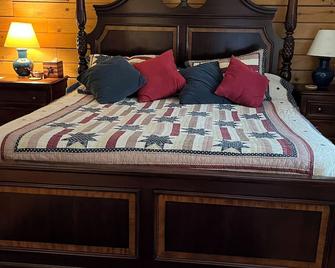 Harmony Hill B&B - Lovingston - Bedroom