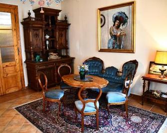 Gb Apartments-Belle Epoque - Arad - Dining room