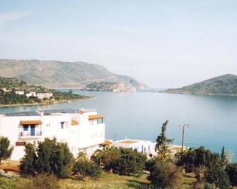 Tasmania Village - Elounda - Cảnh ngoài trời