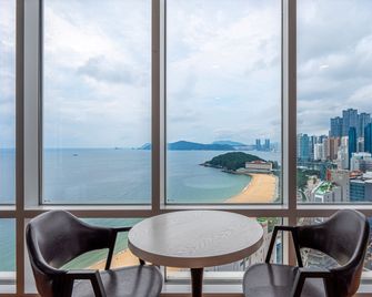 Haeundae Seacloud Hotel Residence - Busán - Balcón