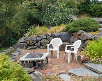 One Bedroom Suite on 1.5 Acres in Wine Country - Newberg - Patio