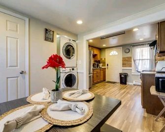 Comfortable home away from home - East Hartford - Restaurant