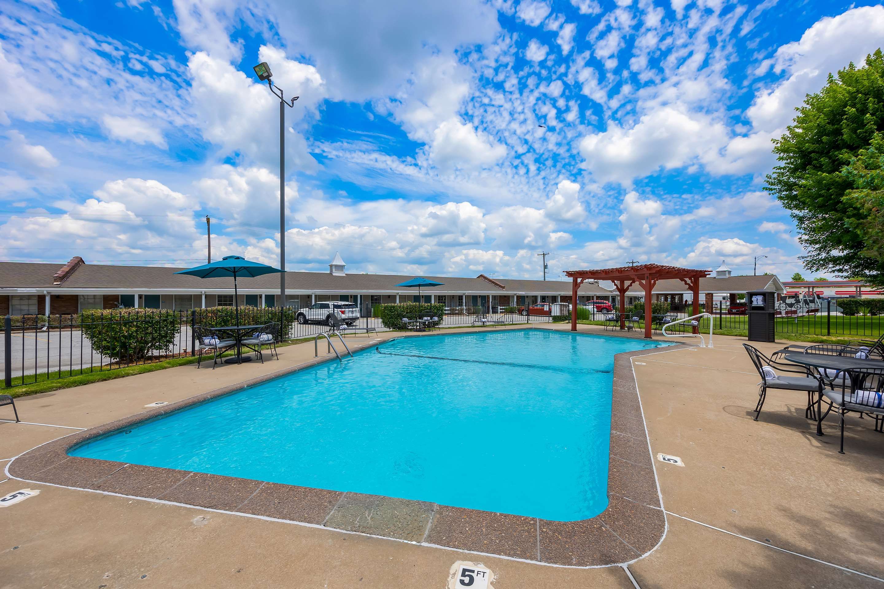 بست ويسترن كوتش هاوس - سبرينغفيلد (ميزوري) - حوض السباحة