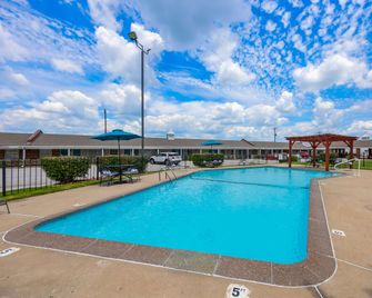 Best Western Coach House - Springfield - Pool