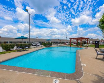 بست ويسترن كوتش هاوس - سبرينغفيلد (ميزوري) - حوض السباحة