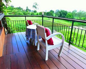 Mountain Pano Khao Yai Homestay - Ban Mo Takhian - Varanda