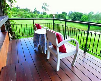 Mountain Pano Khao Yai Homestay - Ban Mo Takhian - Balkón