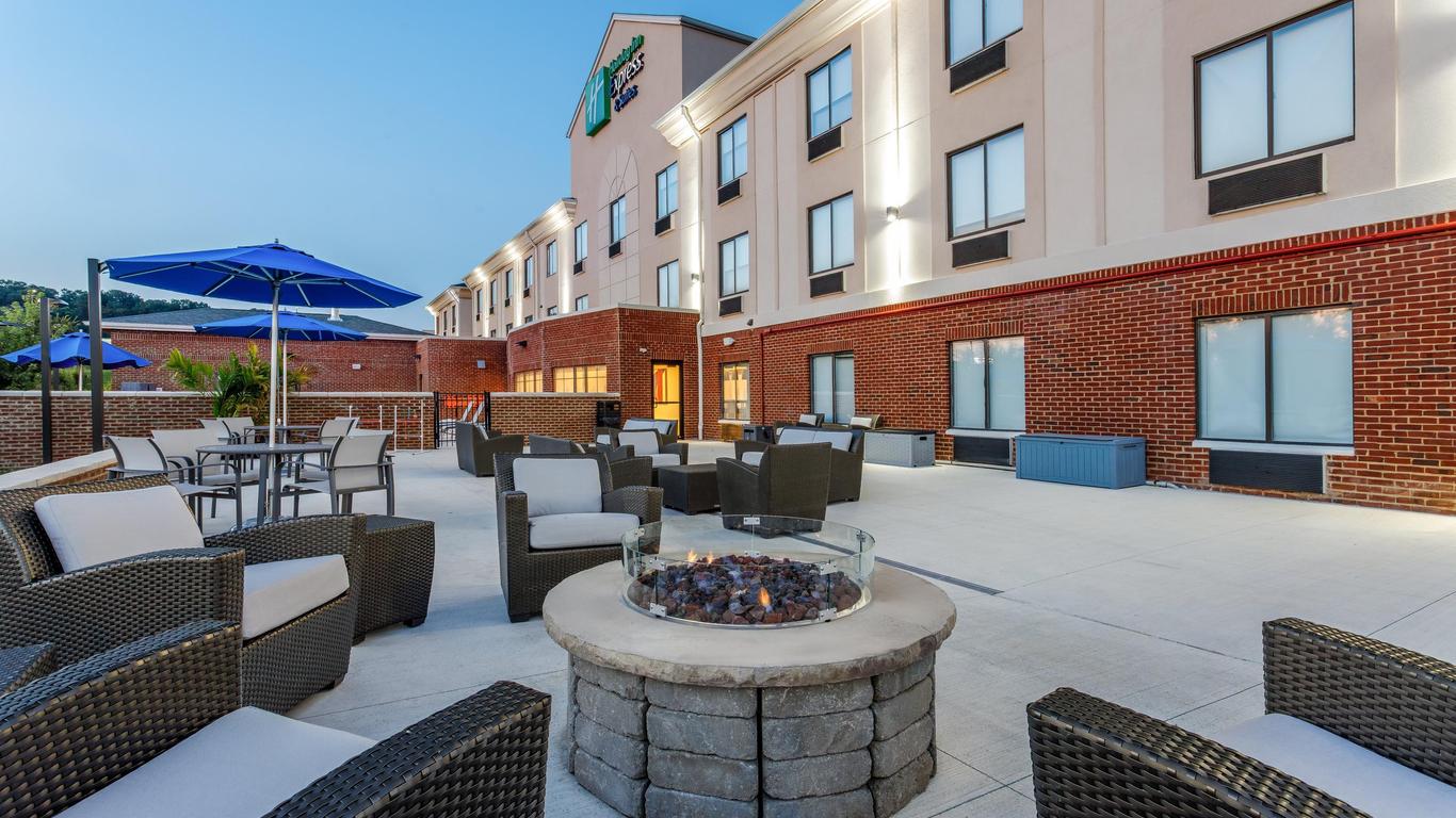 Holiday Inn Express & Suites Lancaster By IHG