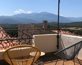 Charmante maison de village avec toit terrasse - Montalba-le-Château - Balcón