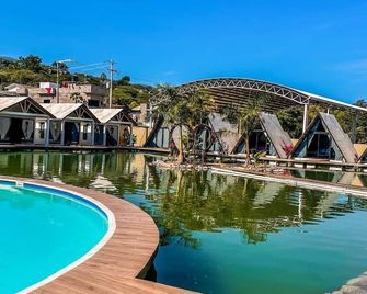 Rio Hotel Y Glamping - Jalpan - Piscina