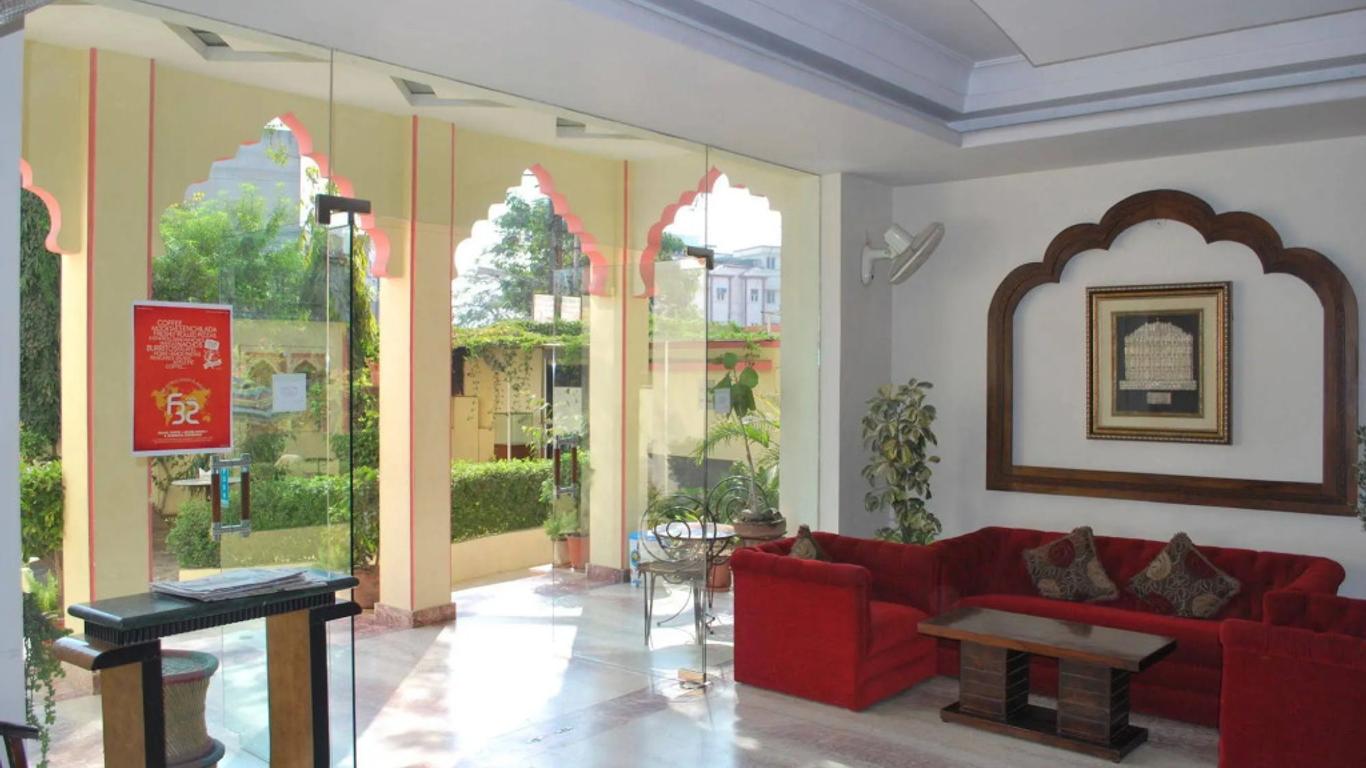 Hotel H R Palace