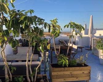 Aba Dali Silver - Conil de la Frontera - Innenhof