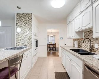 Game-Day Getaway New Stadium View Walk To Att Or Rangers - Arlington - Kitchen