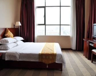 Yuhang Hotel - Qinzhou - Bedroom