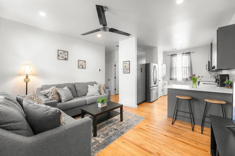 2-Bedroom East Austin Condo-Free Parking - אוסטין - סלון