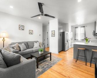 2-Bedroom East Austin Condo-Free Parking - Austin - Sala de estar