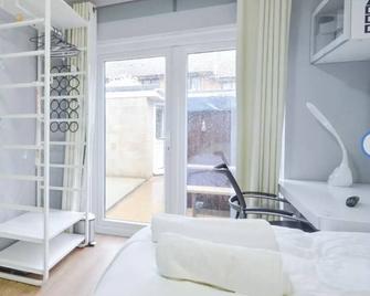 5 Luxurious Bed Room House Corporate Let Air Conditioning - London - Bedroom