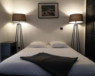 Le Relais Des Dix Crus - Logis Hôtel B&B - Corcelles-en-Beaujolais - Bedroom