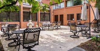 Quality Inn and Suites - Altoona - Uteplats
