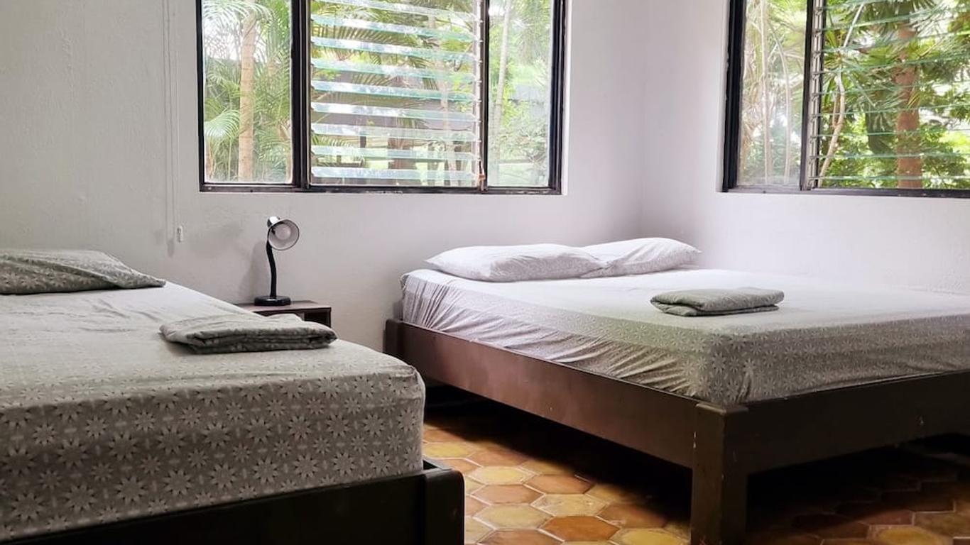 Casa Pura Vida Surf Hostel - Tamarindo Costa Rica