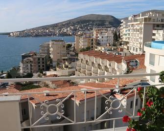 Ceko Hotel - Sarandë - Balcón