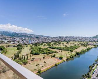 Ocean view studio with WiFi, lanai, & pool - snowbirds welcome - Honolulu - Außenansicht