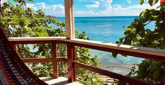 Fosters West Bay Resort - Coxen Hole - Balcony
