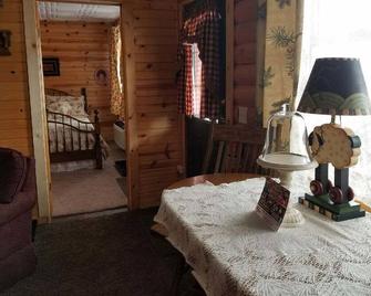 Amish Blessings Cabins - Millersburg - Living room