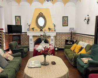 Rural house Finca los Llanos (Casa Los señores and Casa del guarda) - Atalaya - Living room