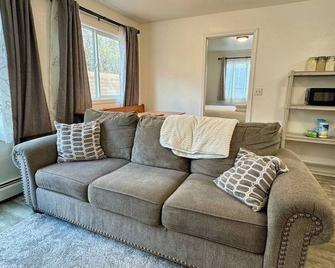Peaceful 2br, 2ba Central Retreat - Anchorage